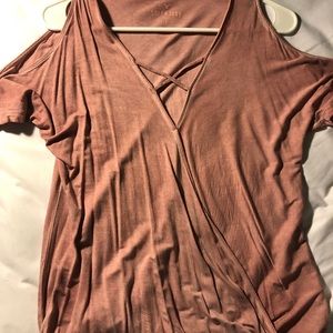 AE Short sleeve cut out tee.